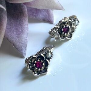 Vintage Avon Silver Flower Clip On Earrings.